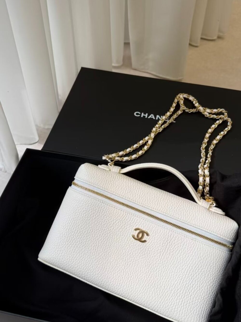 Classic CHANEL bag: A Stylish and Versatile Choice for Elegance